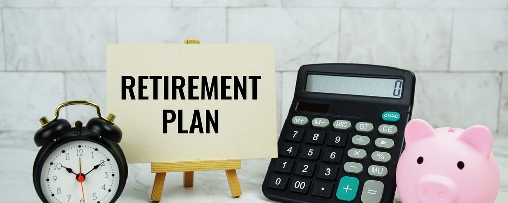 Retirement,Plan,Text,Written,On,Paper,Card,With,Piggy,Saving,